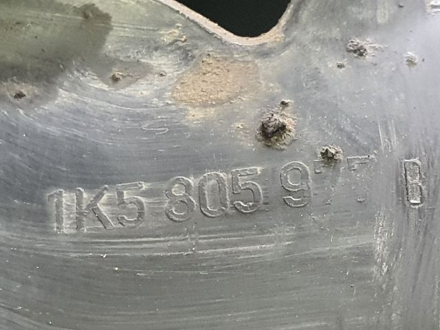 bontott VW GOLF VI Bal első Első Dobbetét (Kerékjárati, Műanyag)