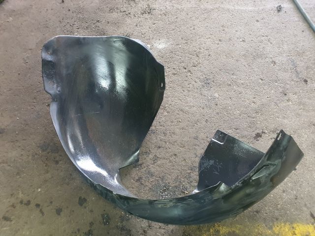 bontott VW GOLF VI Bal első Első Dobbetét (Kerékjárati, Műanyag)