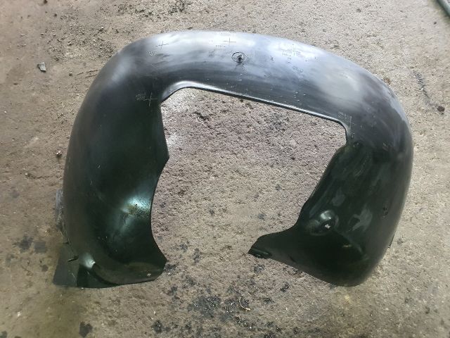 bontott VW GOLF VI Bal első Első Dobbetét (Kerékjárati, Műanyag)