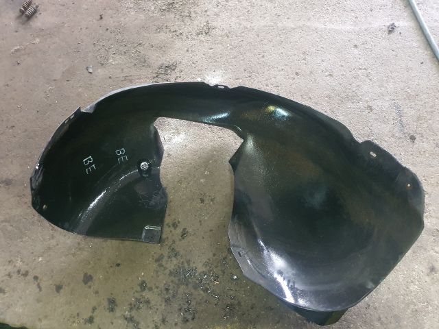 bontott VW GOLF VI Bal első Első Dobbetét (Kerékjárati, Műanyag)