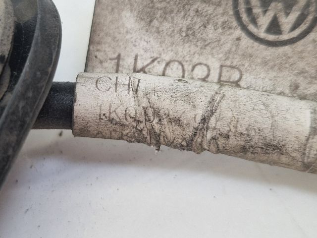 bontott VW GOLF VI Bal első Fékbetét Kopásjelző