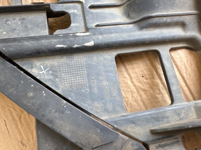 bontott VW GOLF VI Bal Fényszóró Tartó