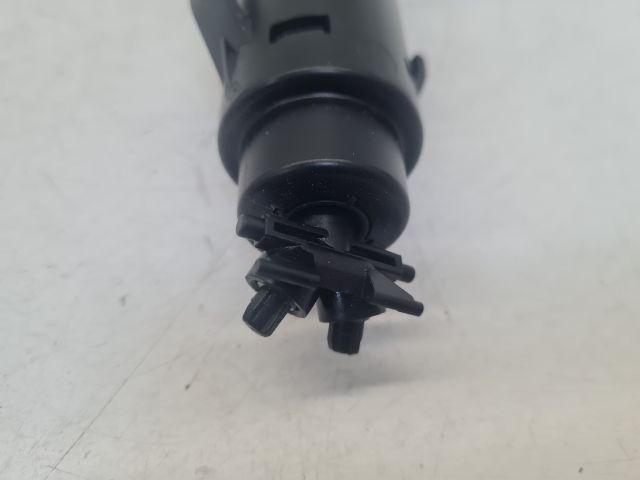 bontott VW GOLF VI Bal Fényszórómosó Fúvóka