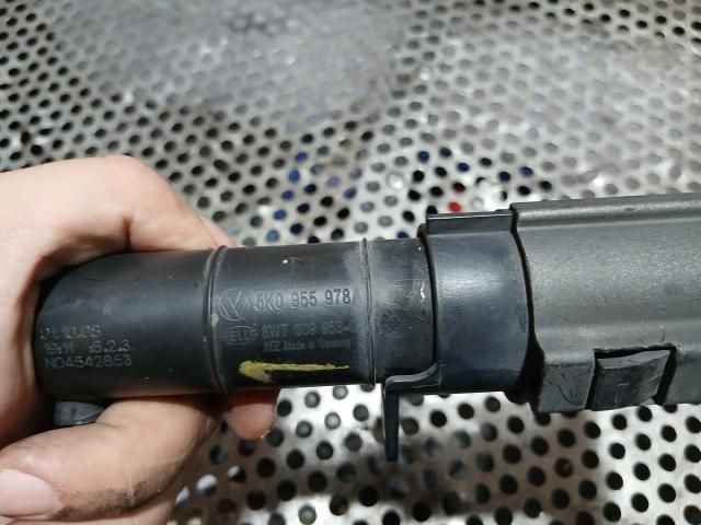 bontott VW GOLF VI Bal Fényszórómosó Fúvóka