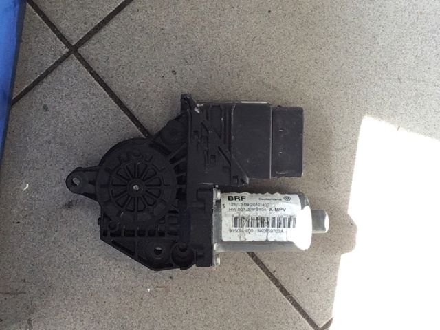 bontott VW GOLF VI Bal hátsó Ablakemelő Motor