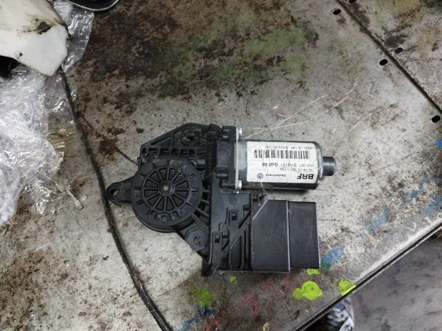 bontott VW GOLF VI Bal hátsó Ablakemelő Motor