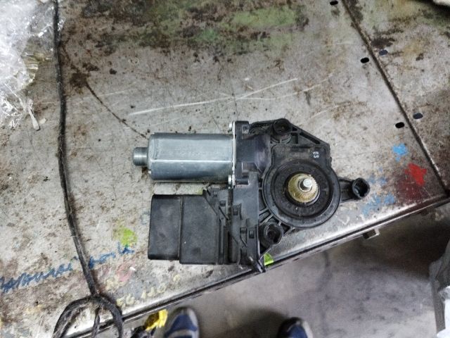 bontott VW GOLF VI Bal hátsó Ablakemelő Motor