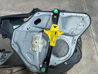 bontott VW GOLF VI Bal hátsó Ablakemelő Szerkezet (Elektromos)