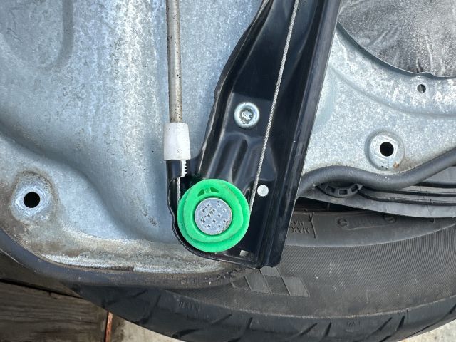 bontott VW GOLF VI Bal hátsó Ablakemelő Szerkezet (Elektromos)