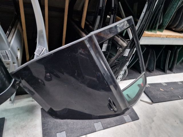 bontott VW GOLF VI Bal hátsó Ajtó (Részeivel)