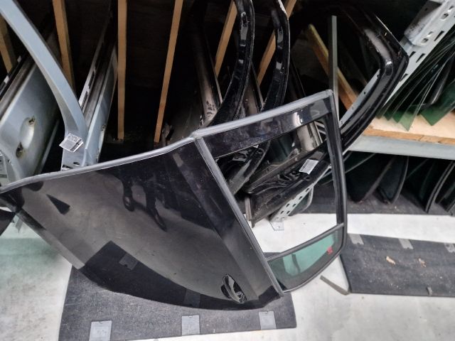 bontott VW GOLF VI Bal hátsó Ajtó (Részeivel)