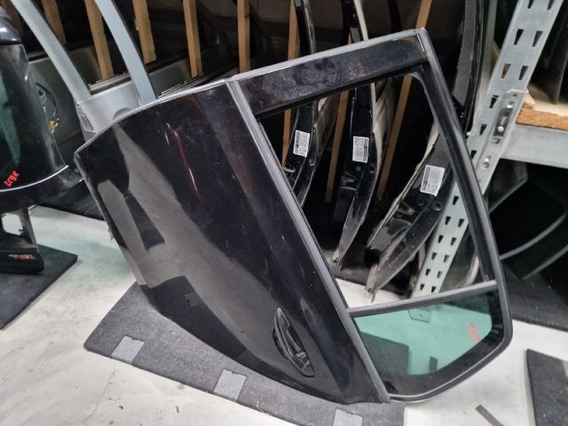 bontott VW GOLF VI Bal hátsó Ajtó (Részeivel)