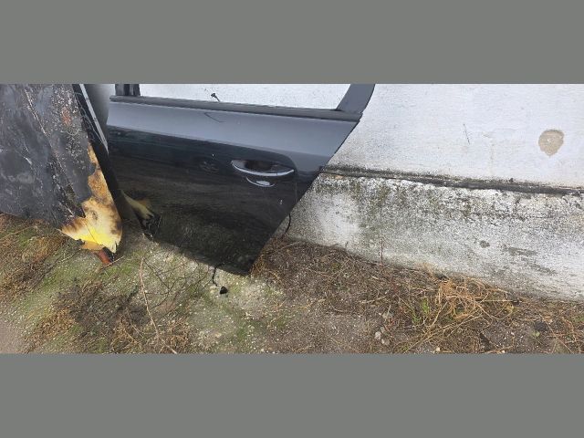 bontott VW GOLF VI Bal hátsó Ajtó (Üres lemez)