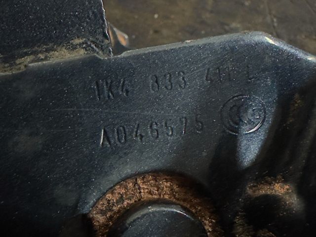 bontott VW GOLF VI Bal hátsó Alsó Zsanér