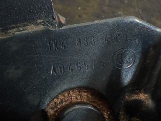 bontott VW GOLF VI Bal hátsó Alsó Zsanér