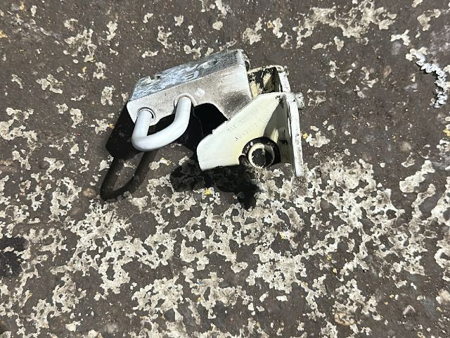 bontott VW GOLF VI Bal hátsó Alsó Zsanér