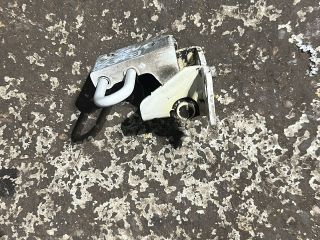 bontott VW GOLF VI Bal hátsó Alsó Zsanér