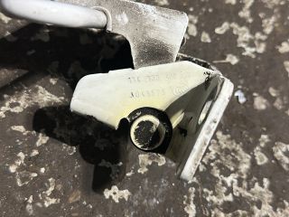 bontott VW GOLF VI Bal hátsó Alsó Zsanér