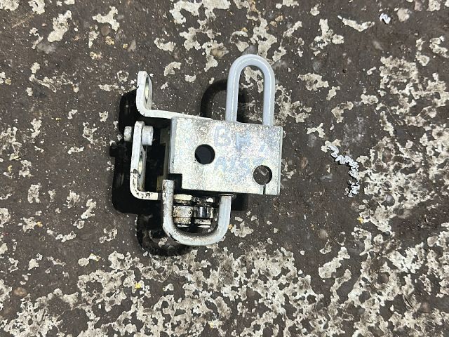 bontott VW GOLF VI Bal hátsó Alsó Zsanér