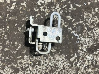 bontott VW GOLF VI Bal hátsó Alsó Zsanér