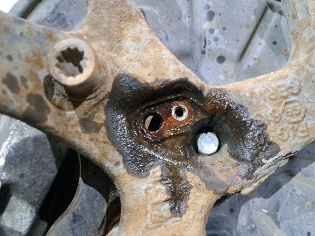 bontott VW GOLF VI Bal hátsó Csonkállvány Kerékaggyal