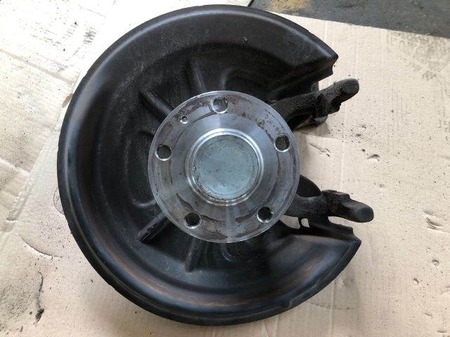 bontott VW GOLF VI Bal hátsó Csonkállvány Kerékaggyal