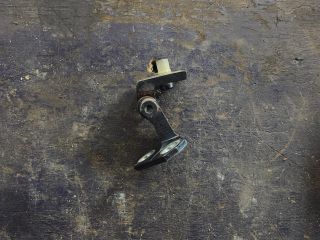 bontott VW GOLF VI Bal hátsó Felső Zsanér