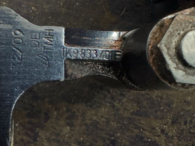 bontott VW GOLF VI Bal hátsó Felső Zsanér