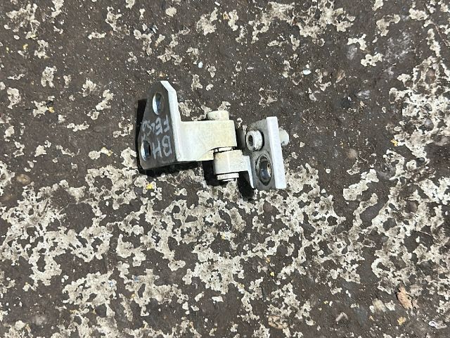 bontott VW GOLF VI Bal hátsó Felső Zsanér