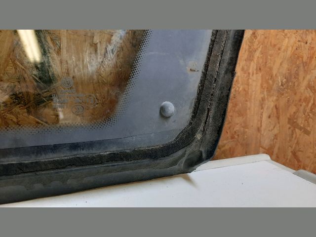 bontott VW GOLF VI Bal hátsó Fixüveg (Ajtóban)