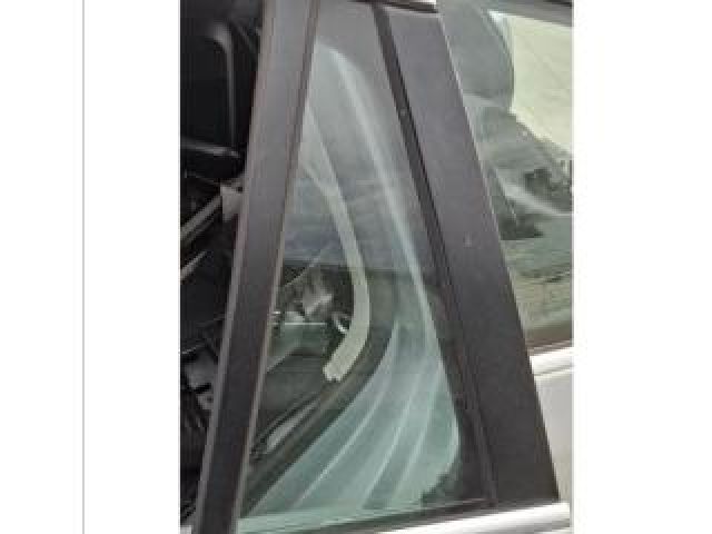 bontott VW GOLF VI Bal hátsó Fixüveg (Ajtóban)