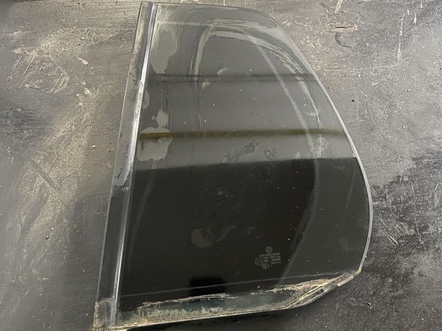 bontott VW GOLF VI Bal hátsó Fixüveg (Ajtóban)