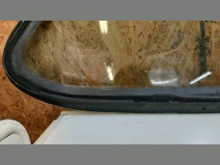 bontott VW GOLF VI Bal hátsó Fixüveg (Ajtóban)