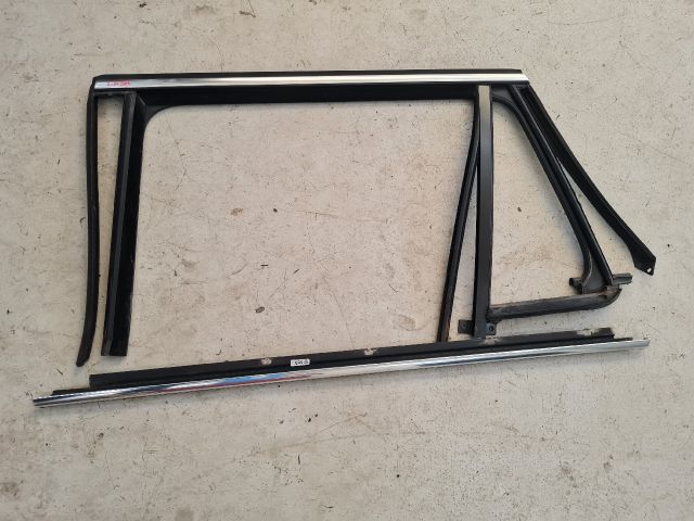 bontott VW GOLF VI Bal hátsó Gumikéder