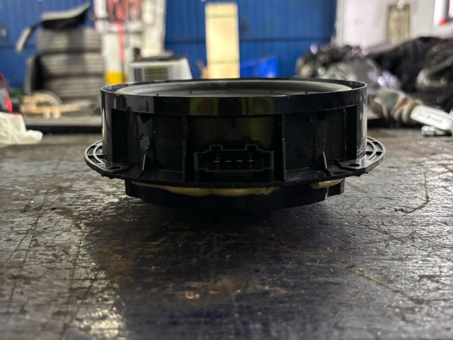 bontott VW GOLF VI Bal hátsó Hangszóró