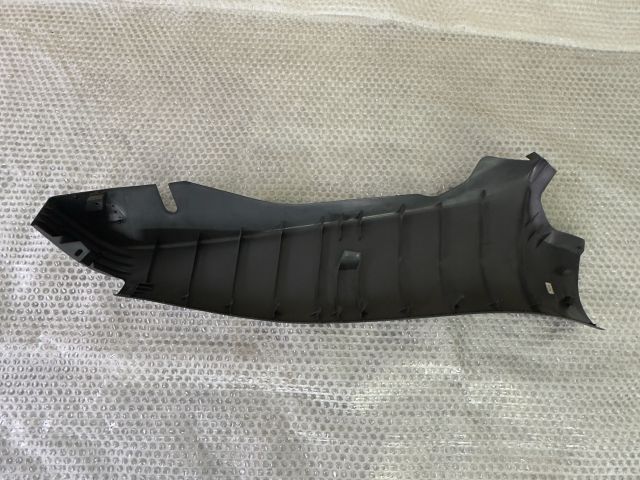 bontott VW GOLF VI Bal hátsó Ülés melletti Kárpit