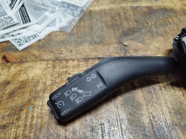 bontott VW GOLF VI Bal Kormánykapcsoló Irányjelző (Tempomatos)