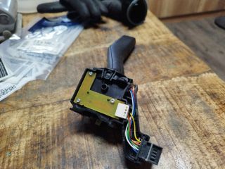 bontott VW GOLF VI Bal Kormánykapcsoló Irányjelző (Tempomatos)