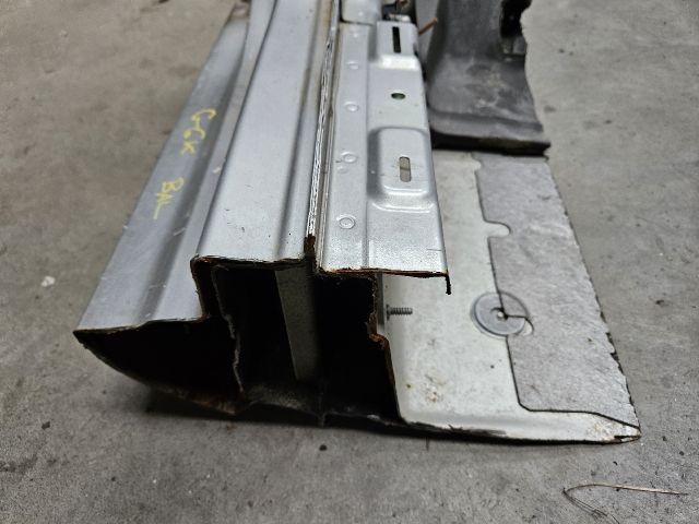 bontott VW GOLF VI Bal Küszöb