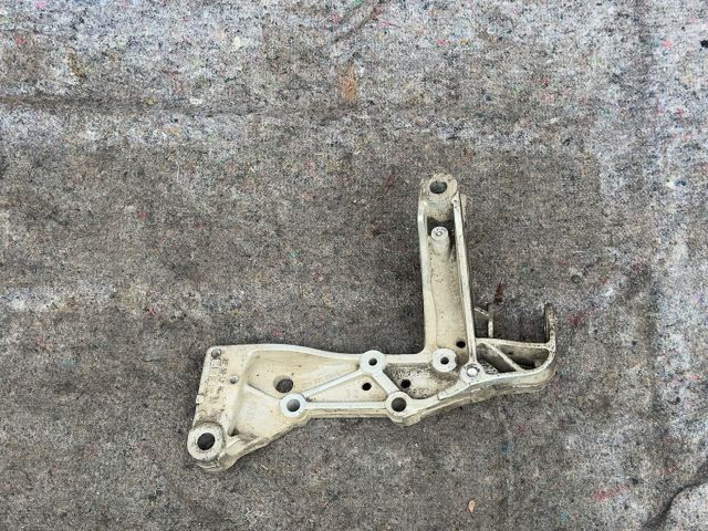 bontott VW GOLF VI Bal Lengőkar Tartó