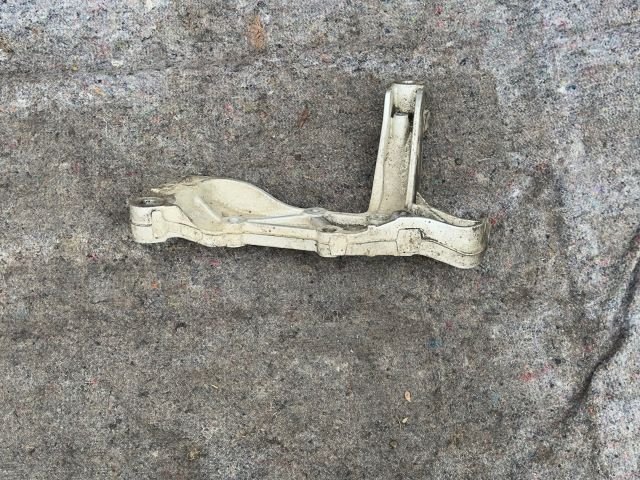 bontott VW GOLF VI Bal Lengőkar Tartó