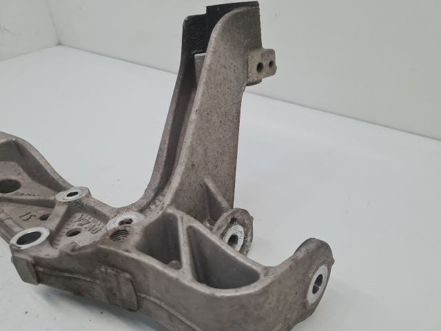 bontott VW GOLF VI Bal Lengőkar Tartó