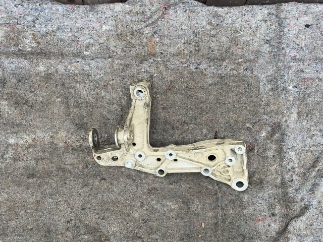 bontott VW GOLF VI Bal Lengőkar Tartó