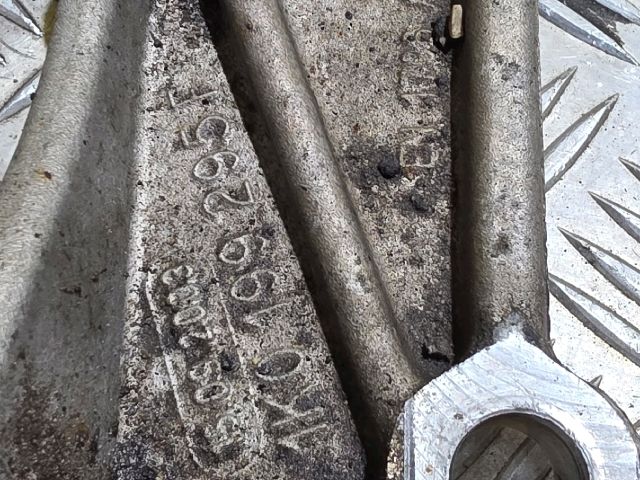 bontott VW GOLF VI Bal Lengőkar Tartó