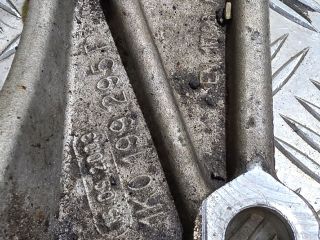 bontott VW GOLF VI Bal Lengőkar Tartó