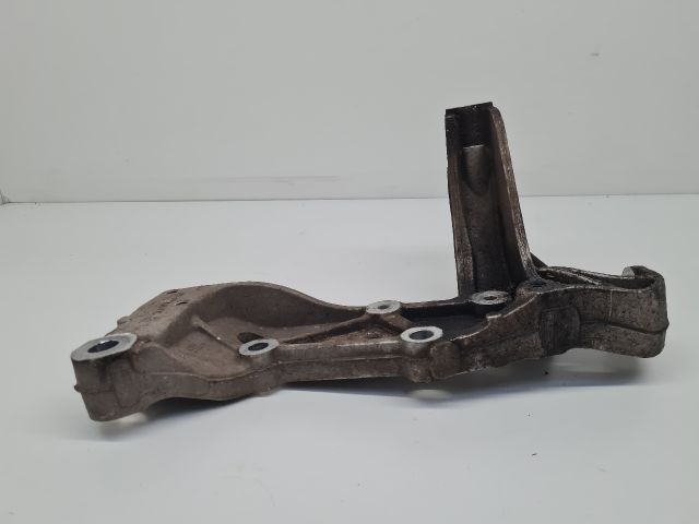 bontott VW GOLF VI Bal Lengőkar Tartó