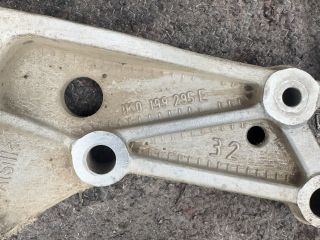 bontott VW GOLF VI Bal Lengőkar Tartó