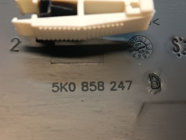 bontott VW GOLF VI Bal Műszerfal Oldalkárpit