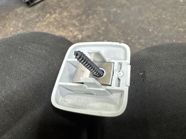 bontott VW GOLF VI Bal Napellenző Tartó