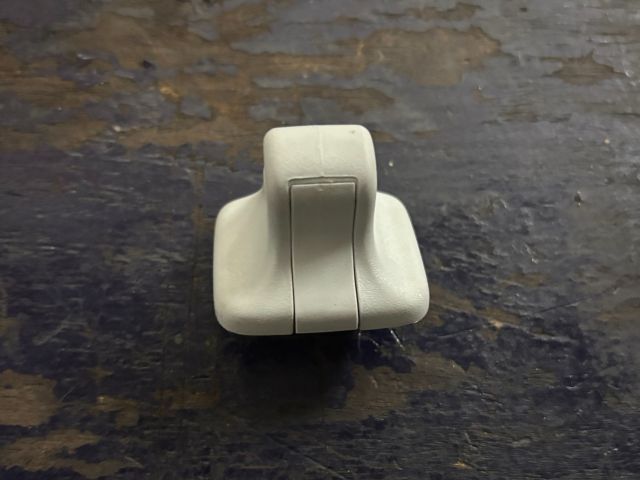 bontott VW GOLF VI Bal Napellenző Tartó